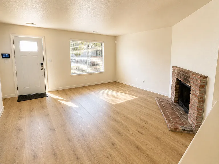 843 Falcon Way — Photo 5
