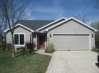 2828 Covington Pines Ct, Fort Wayne, IN 46804