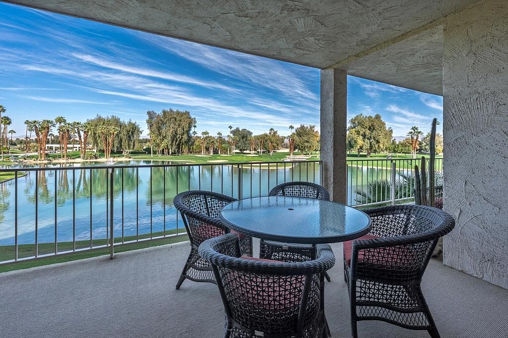 910 Island Dr APT 206