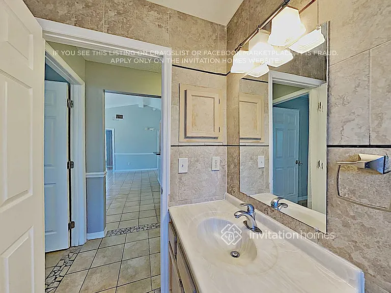 2463 Twin Springs Dr N — Photo 14