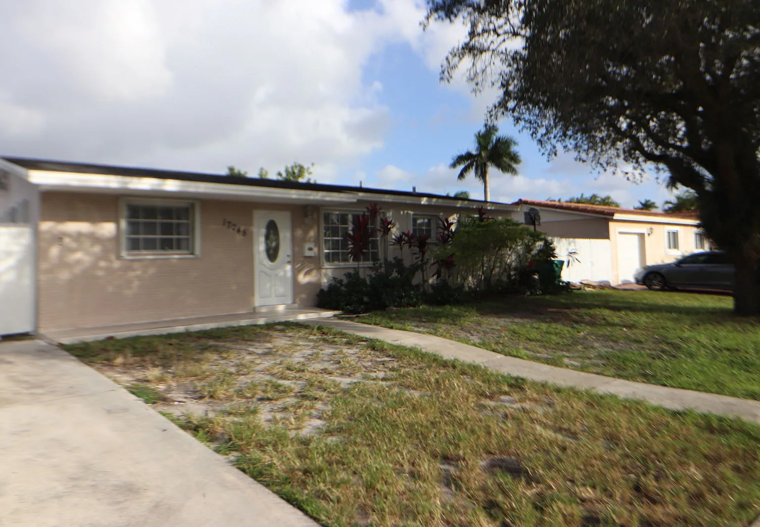 3 bed, 3.0 bath, 1697 sqft, $3,600 — Photo 2