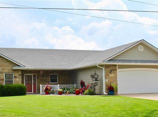 115 N Blue Spruce Rd, Hutchinson, KS 67502