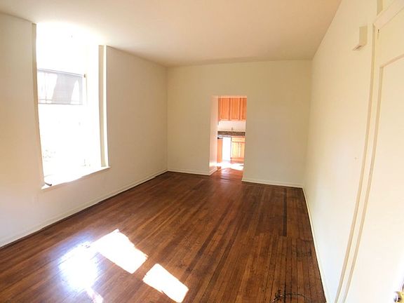 3rd image of 1910 Sulgrave Ave #1