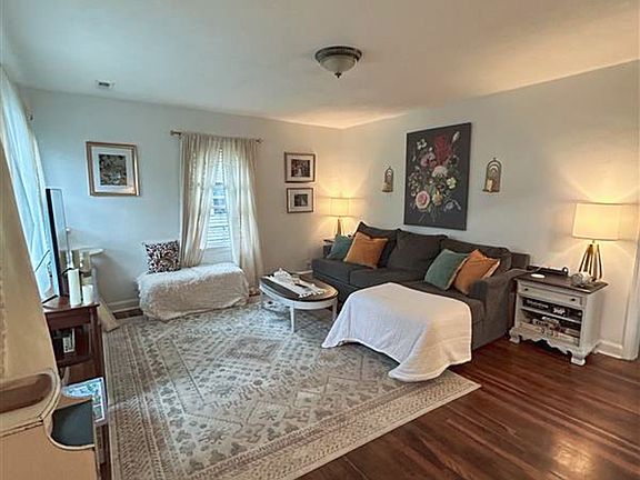 3rd image of 2415 Linden Ave