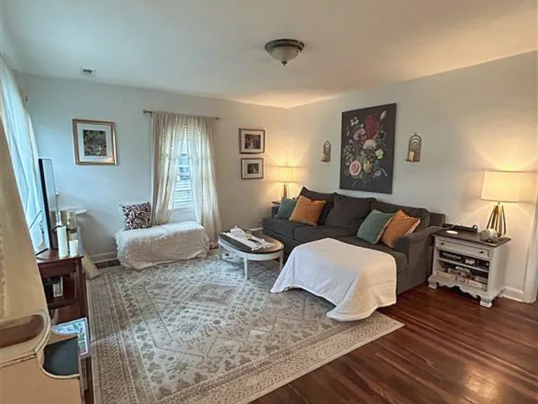2415 Linden Ave — Photo 3