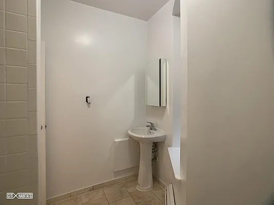 Rented by Citi Habitats | media 45