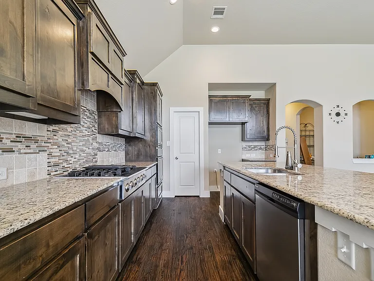 2508 Sanders Ct — Photo 7