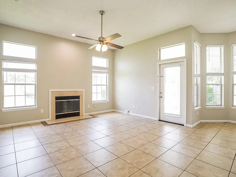 3948 Heavenside Ct — Photo 4