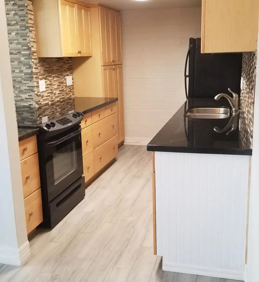 3 bed, 1.0 bath, 991 sqft, $1,845 — Photo 3