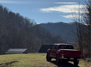 119 Keenan Hill St, Cedar Grove, WV 25039