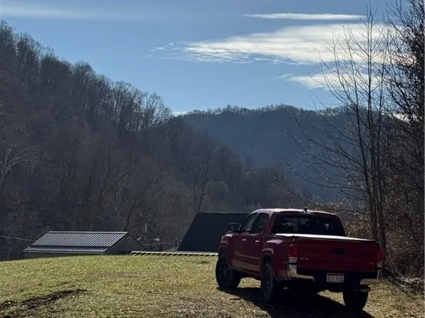 119 Keenan Hill St, Cedar Grove, WV 25039