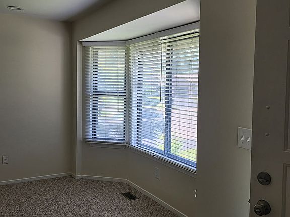 4th image of 736 Woods Ct