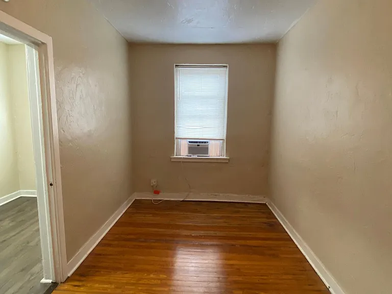 523 24th St #8 — Photo 9