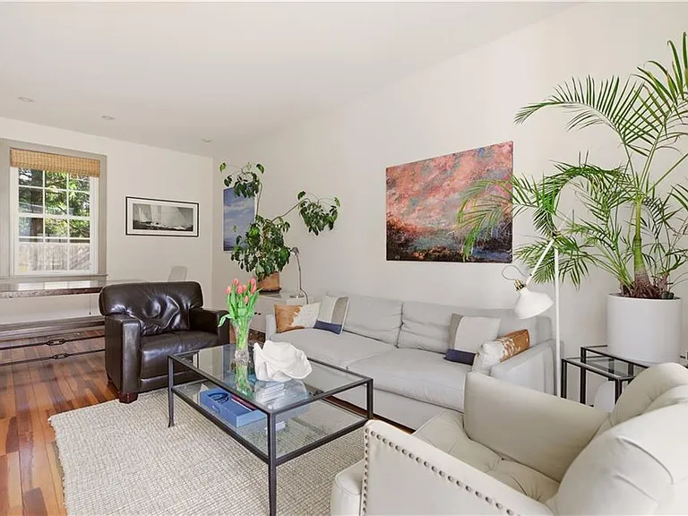 364 Bellevue Ave — Photo 2