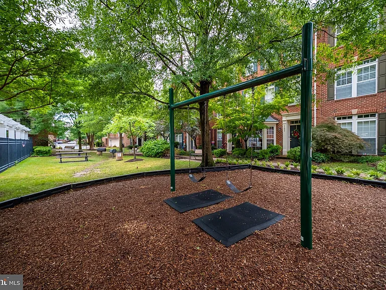 1639 Hunting Creek Dr #B — Photo 39