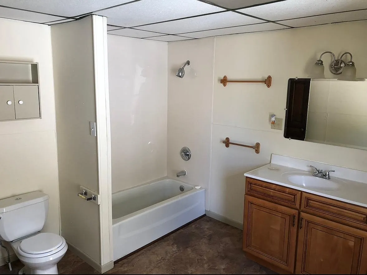 3 bed, 1.5 bath, 1800 sqft, $1,225 — Photo 3