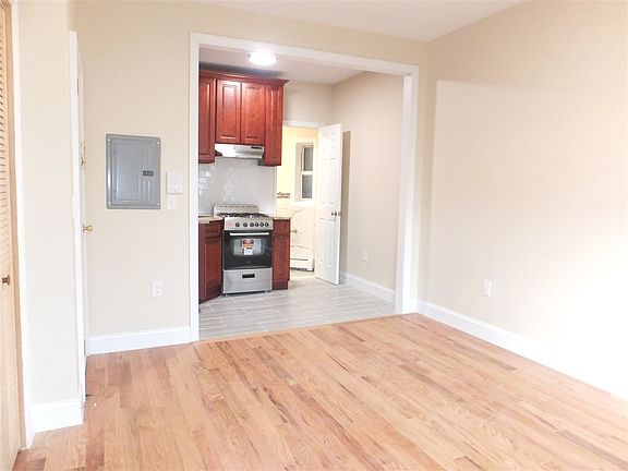 3rd image of 165 Hopkins Ave APT 2