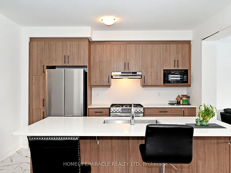 689 Mika St — Photo 20