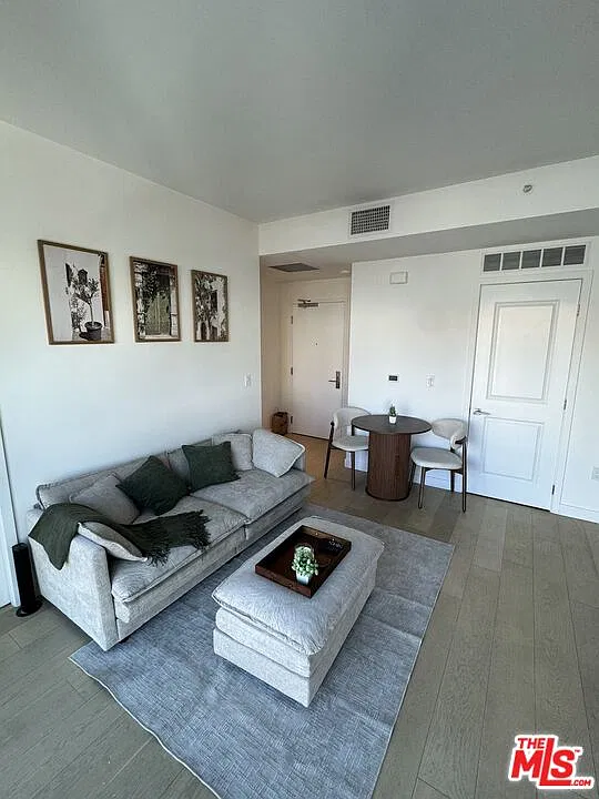 1 bed, 1.0 bath, 512 sqft, $2,800 — Photo 2