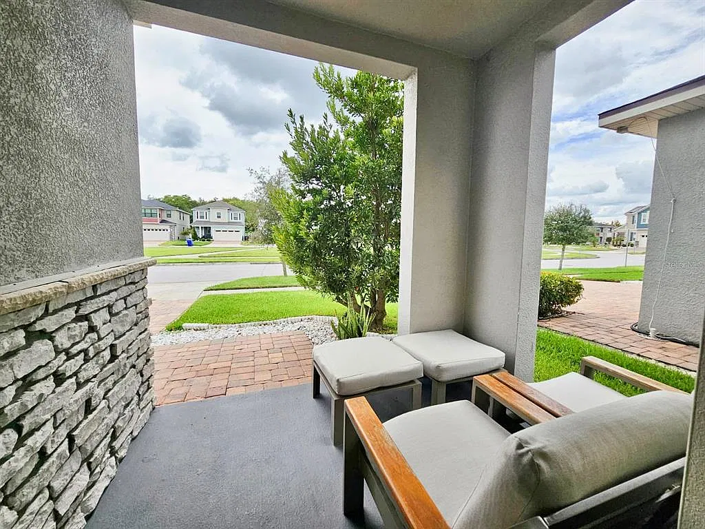 4 bed, 2.5 bath, 2365 sqft, $3,050 — Photo 3