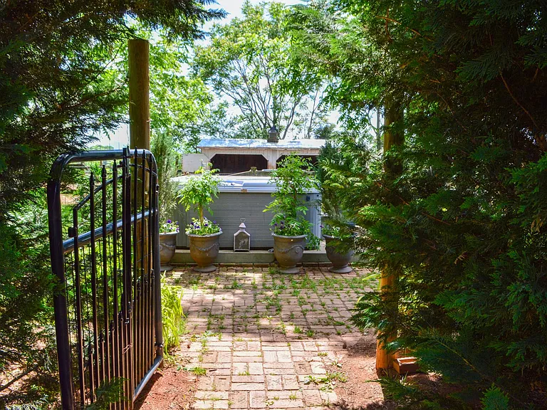 2416 Lowesville Rd — Photo 13