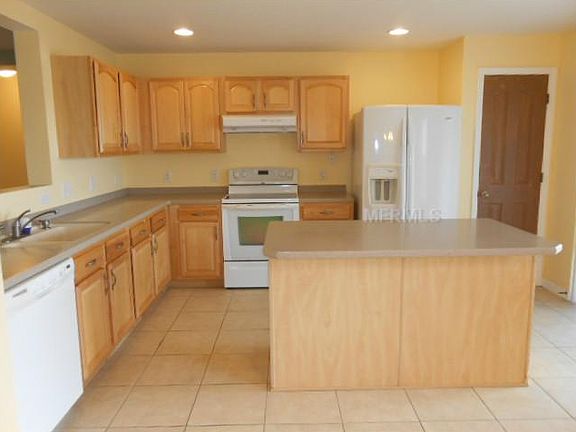 4th image of 2290 Geneva Dr