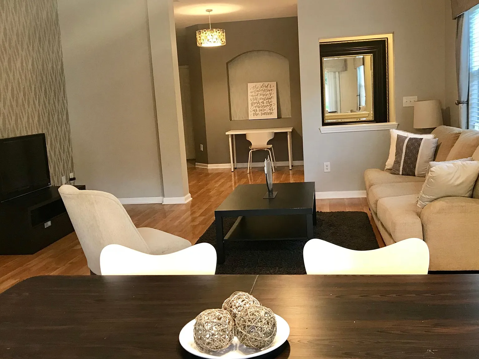 3 bed, 2.5 bath, 1557 sqft, $2,000 — Photo 2