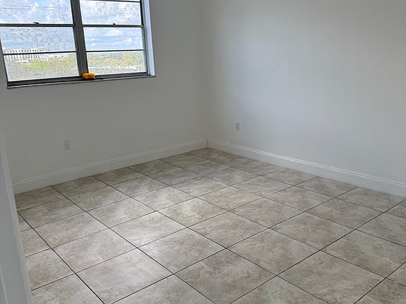 4th image of 12500 NE 15th Ave