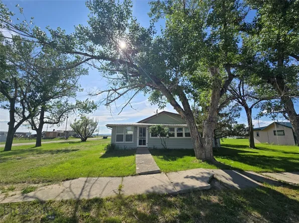 313 S Teigen Ave, Winnett, MT 59087