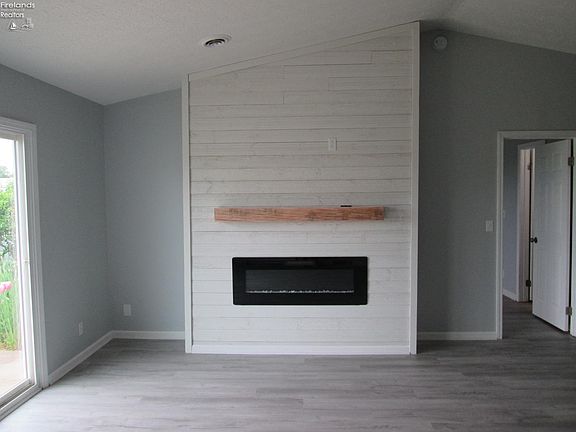 5th image of 4618 Pinewood Dr APT 221