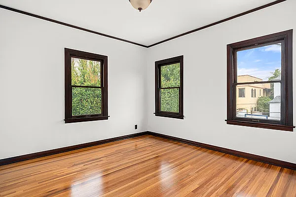 Unit includes:
Central AC
Washer/Dryer
2 Car garage
Gated entry