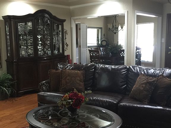 2nd image of 2702 Woodlake Dr