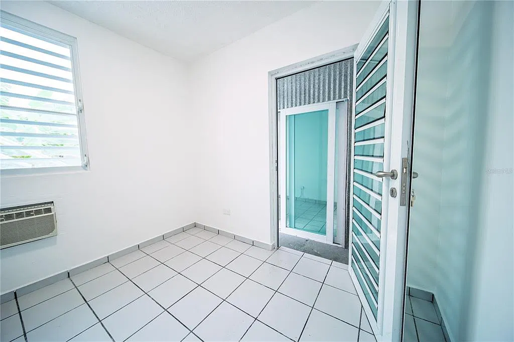 4 bed, 3.0 bath, 1250 sqft, $1,600 — Photo 3