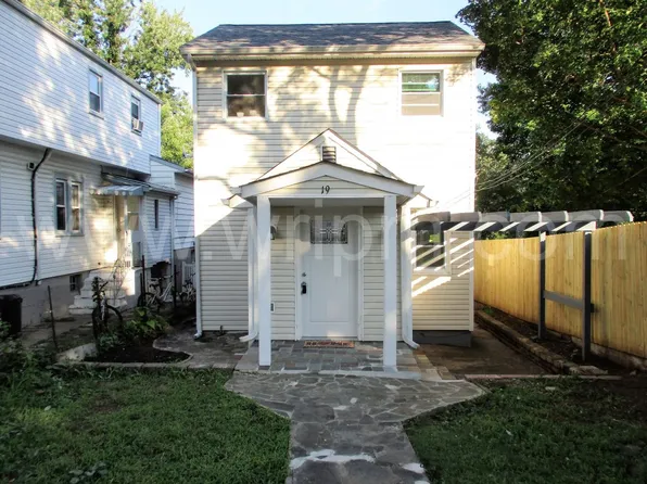 19 Crescent Ave, Totowa, NJ 07512
