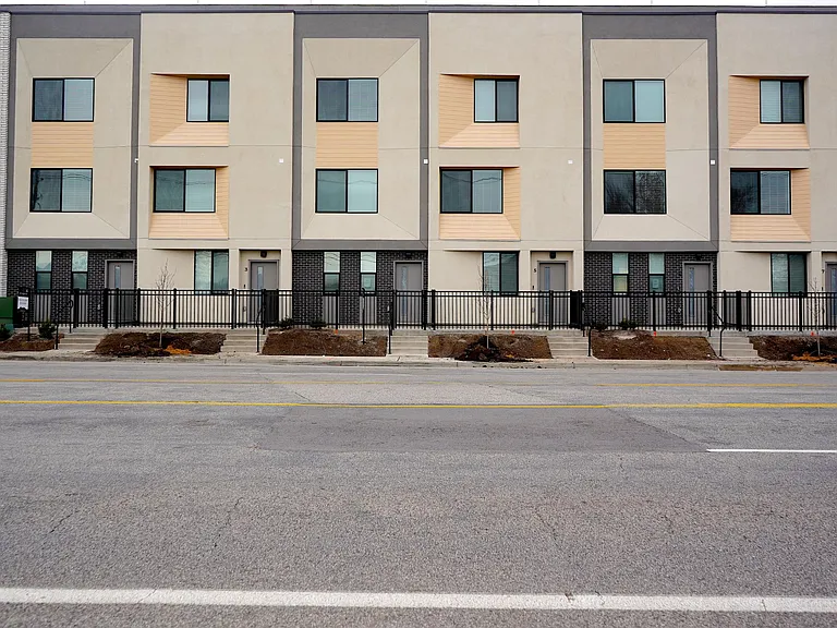 SUR17 Townhomes — Photo 10