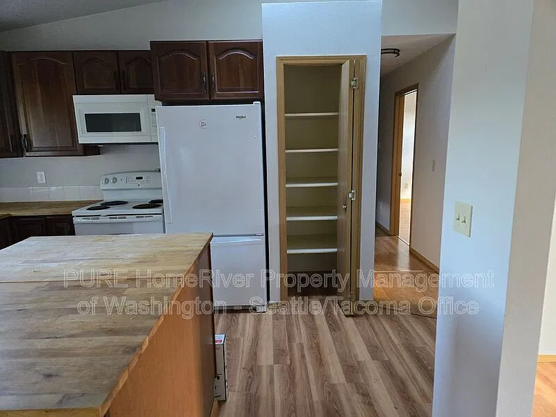 3 bed, 2.0 bath, 1584 sqft, $2,750 — Photo 4