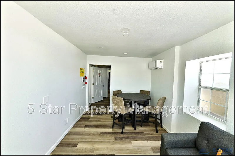 1 bed, 1.0 bath, $895 — Photo 4