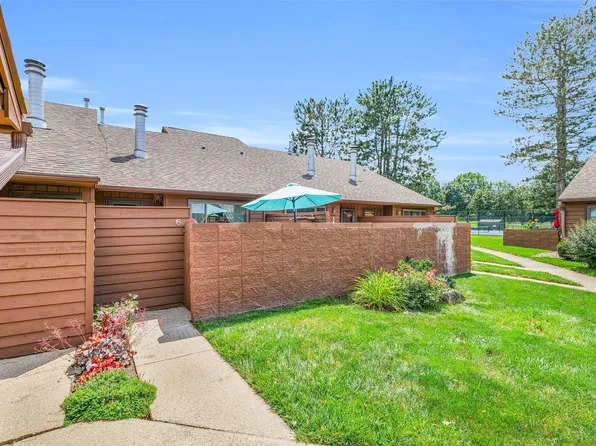 6 Evergreen Sq #6, Savoy, IL 61874