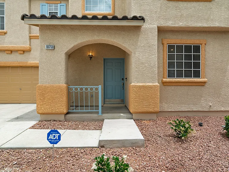 10713 Pipers Cove Ln — Photo 3