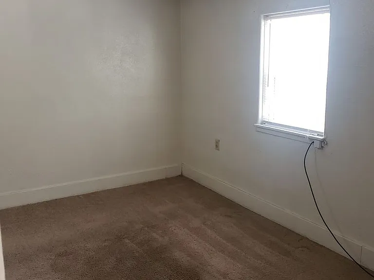 Garden level 2 br near School of Mines | Mountain views | walking distance to downtown Golden — Photo 4