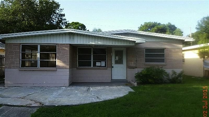 1st image of 220 42nd Ave N