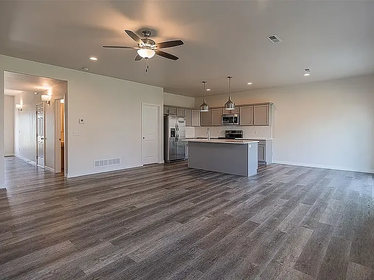 1175 Exchange St — Photo 16
