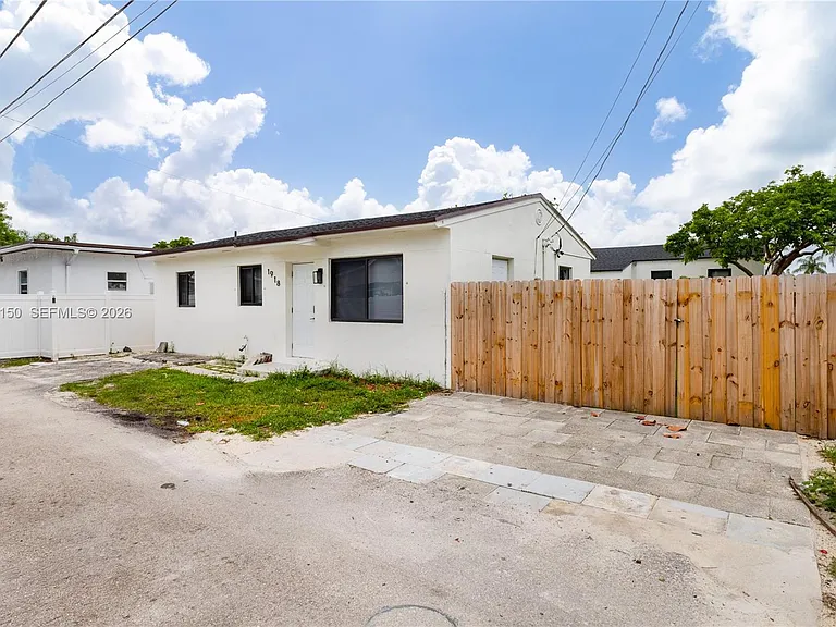 1918 Taft St — Photo 8