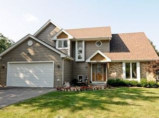 118 Maple Ave, Fox River Grove, IL 60021