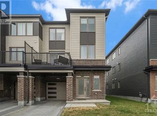 269 Squadron Cres #1A, Ottawa, ON K1K 5A4