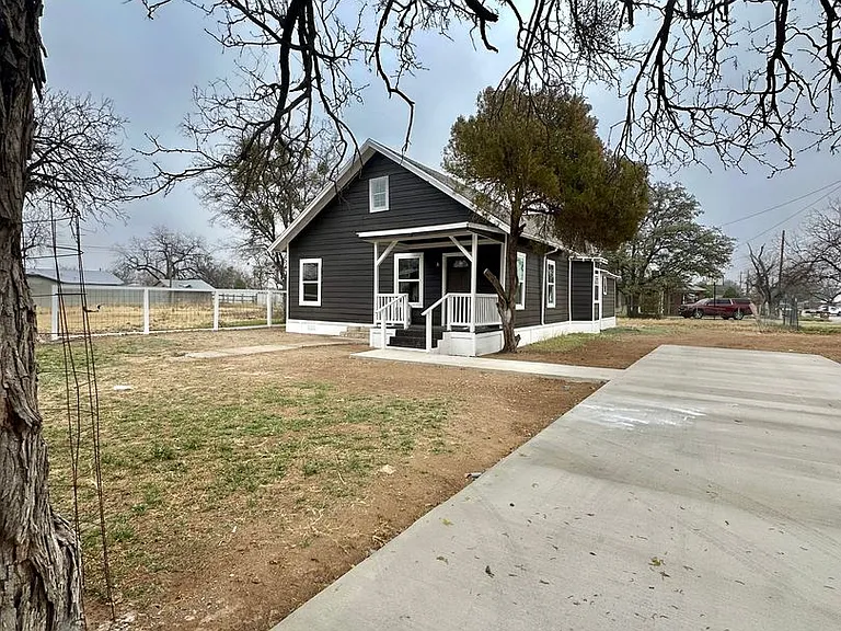 1320 Orient St — Photo 2