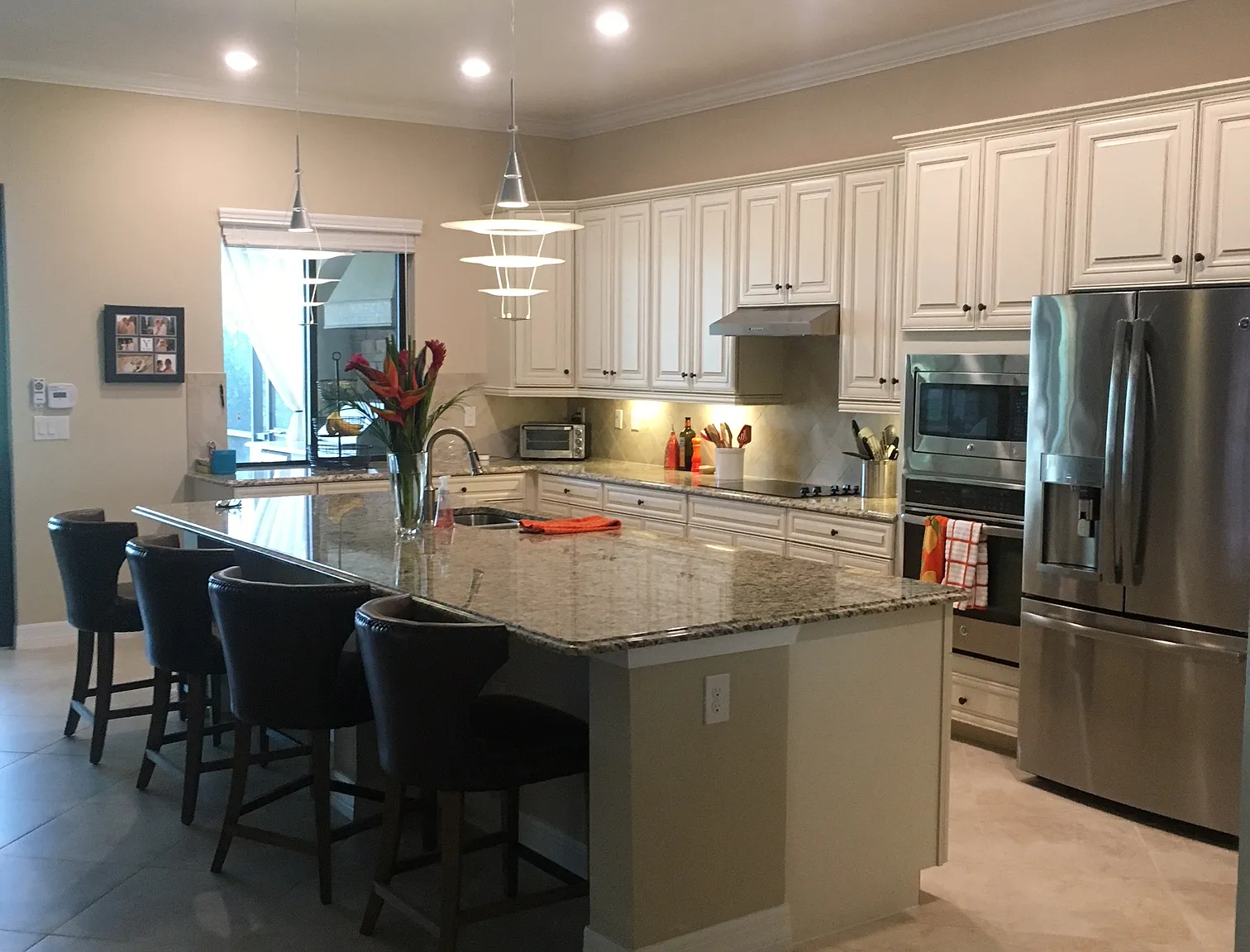 3 bed, 2061 sqft, $14,478 — Photo 4