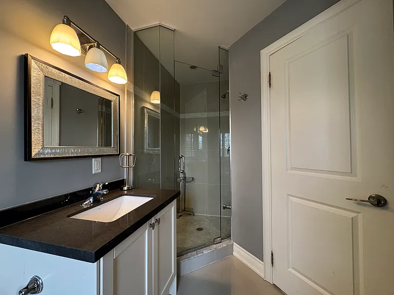 18B Algoma St — Photo 36