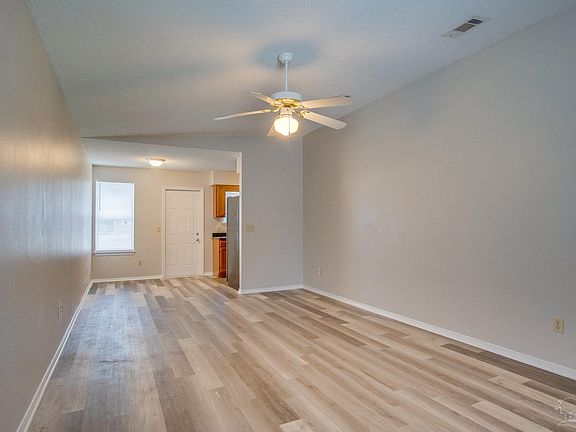 3rd image of 424 Pine Crescent Way