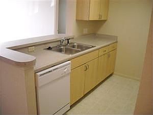4th image of 1820 Blair Castle Cir